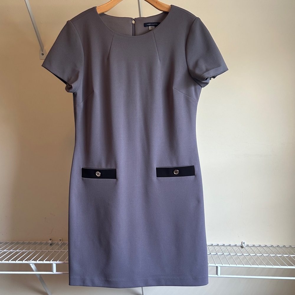 Tommy Hilfiger Short Sleeve crêpe Gray Shift Dress Size 12, Length 37” Black Tab